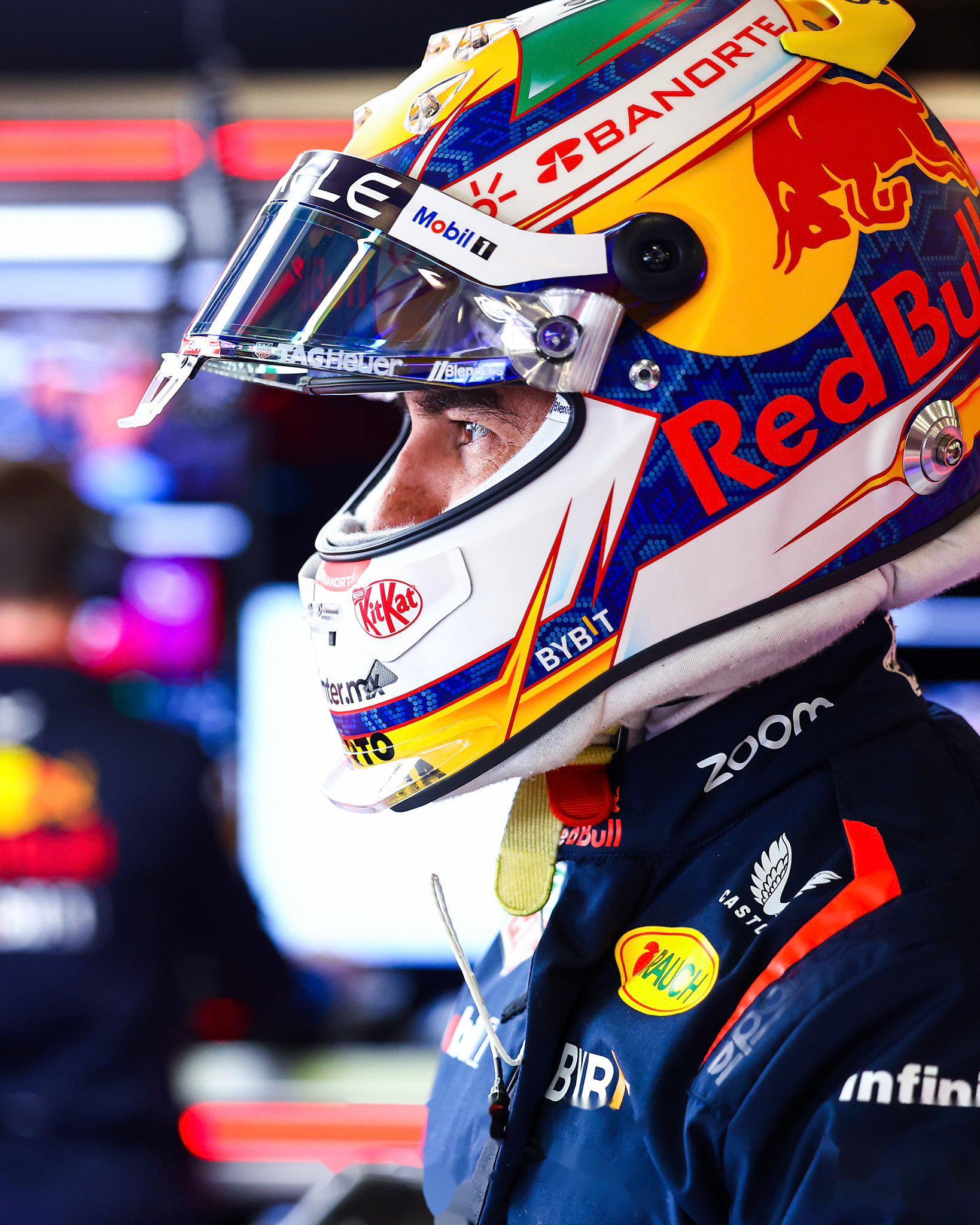 雷诺车队绝杀红牛车队，佩雷兹扛起全队