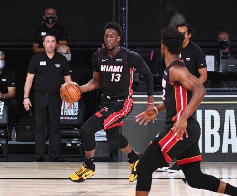 广东队险胜爵士,浓眉哥统治全场 广东队险胜爵士,浓眉哥统治全场