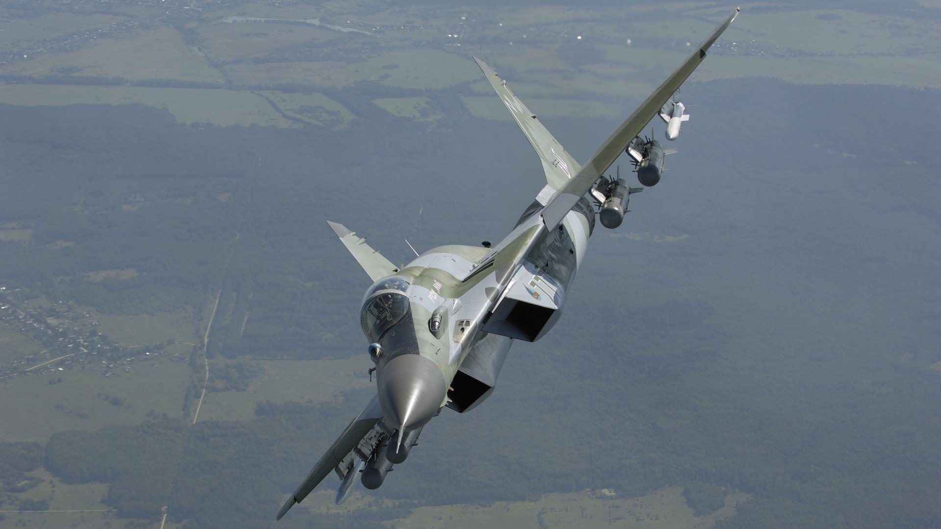 万吨冰川下,一朵玫瑰轰然绽放