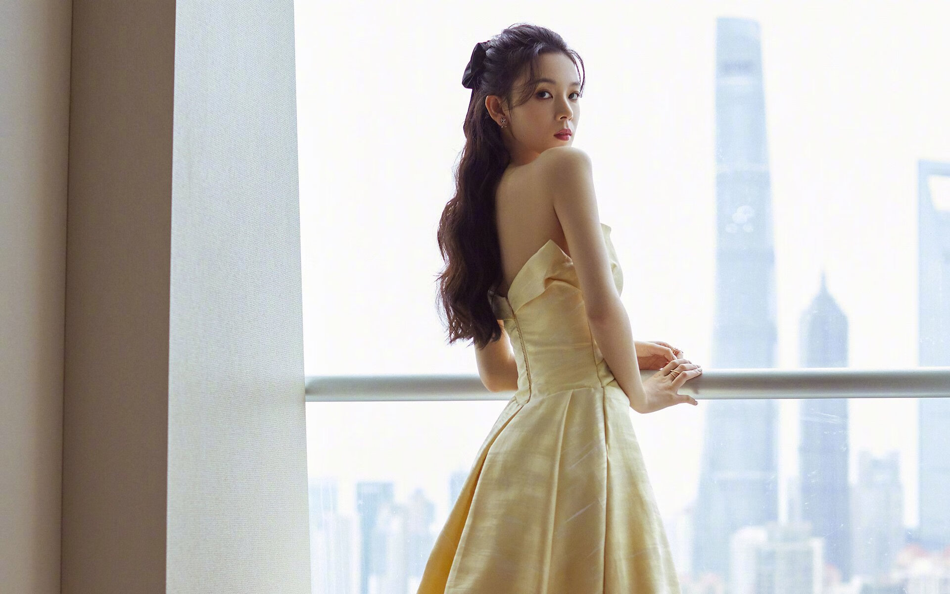 当教科书遇上闪电战,贝林厄姆的完美演出与巴萨的高压哲学