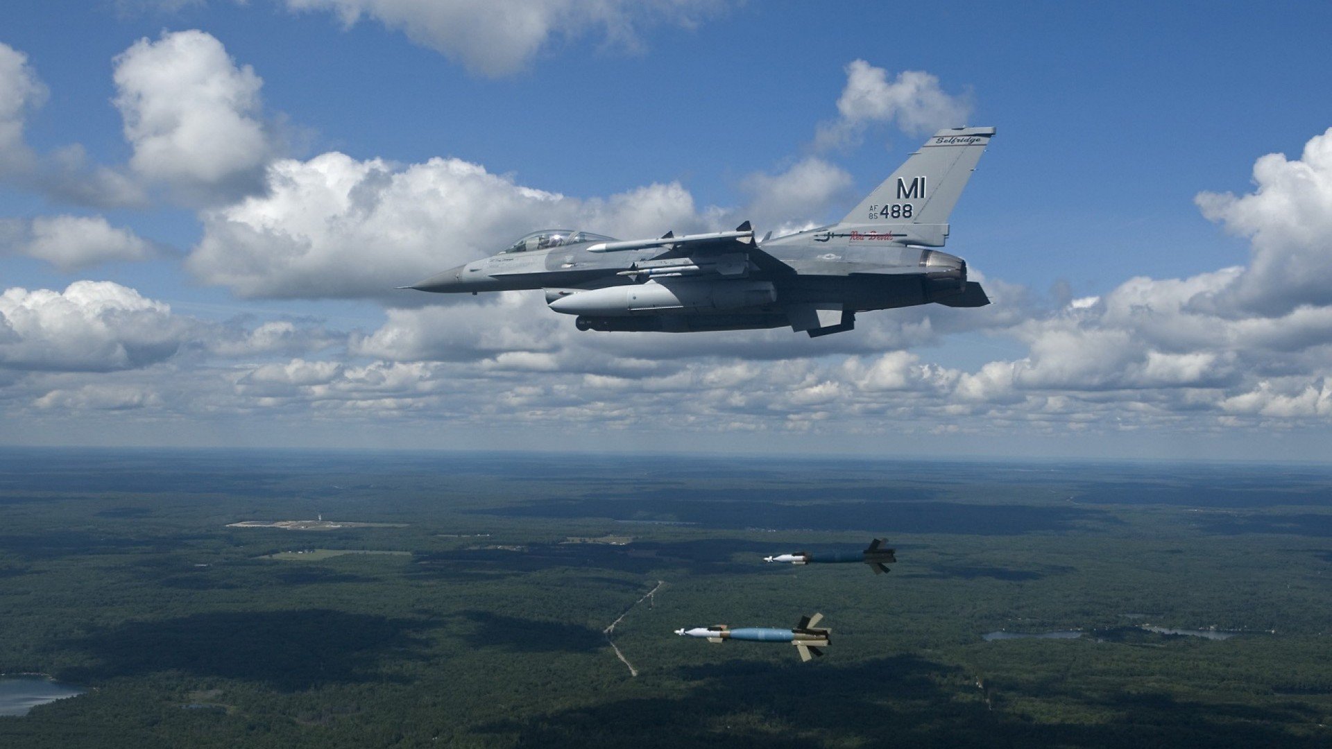 防守之钥,字母哥密尔沃基精神照亮汽车城,活塞加时赛上演铁血逆袭