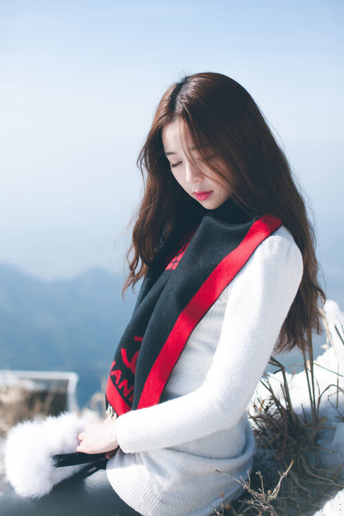 尼克斯的铁血团队摧毁骑士，库里的关键三分撕裂最后防线